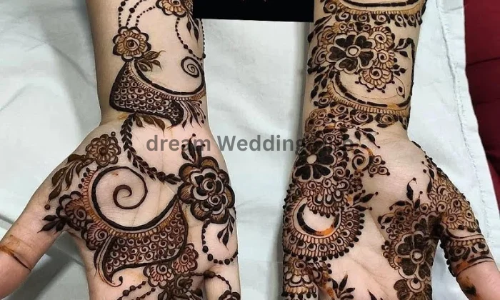 Professional mehendi Artist
